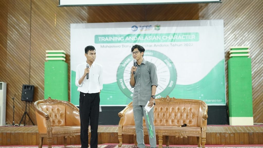 a-couple-of-men-on-a-stage-1pp53beb9mk